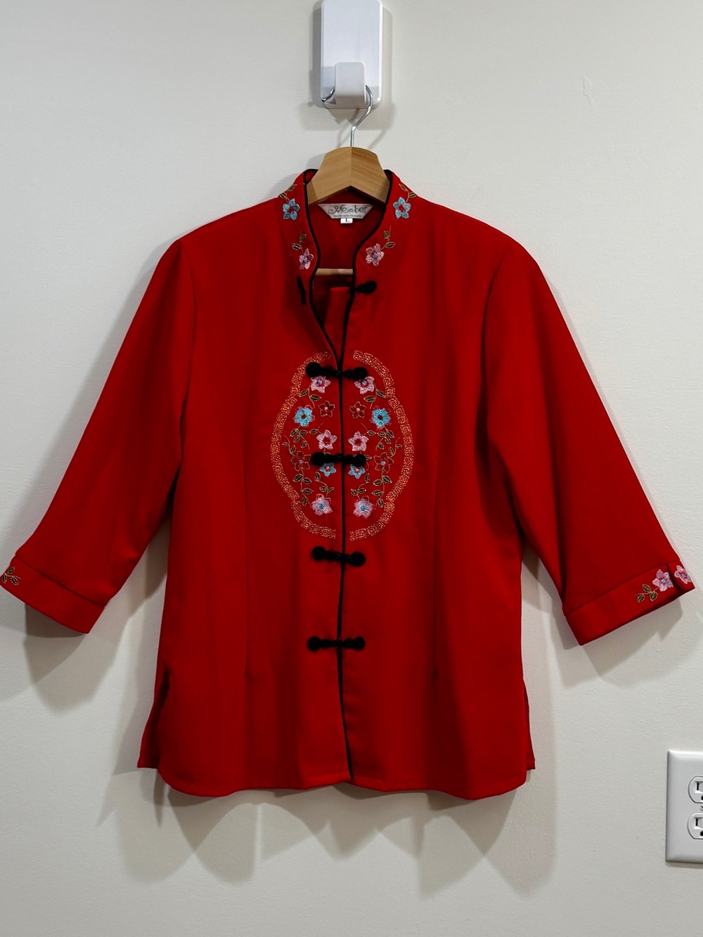 Member Red Embroidered Mandarin Collar Top L Frog Closure 3/4 Sleeve